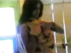 सेक्सी रेडहेड है उसक ...