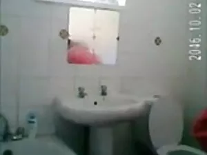 ब्रिटिश रोजेस नादिया ...