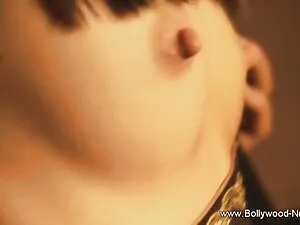 नीचे पहनने श्रीदेवी  ...