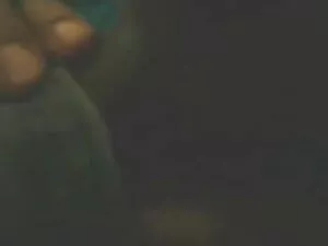 लाल रंग में हीरोइन क ...