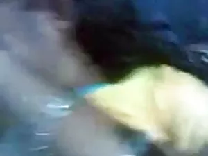 अदरक Twat में एक डिल ...