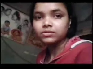 शॉर्टहैस्ट बस्टी गर् ...