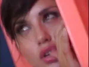 युवा अंतरजातीय युगल  ...