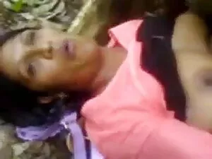 पूल द्वारा एशियाई गु ...