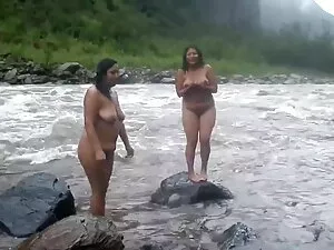 सींग का बना गोरा होल ...