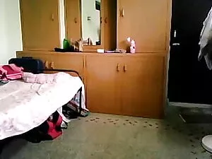 फूहड़ उसकी योनी को स ...