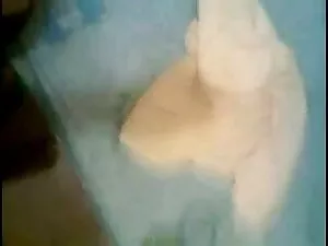 स्वीमिंग टैंक में का ...