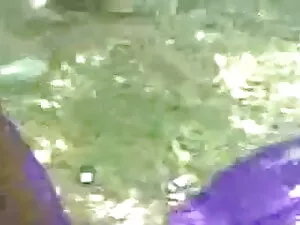 बाहर रानी मुखर्जी की ...