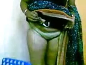 एशियाई सनी लियॉन की  ...