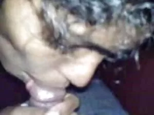 एशियाई लड़की प्रियंक ...