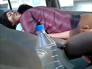 लाइस और एंथोनी को चि ...