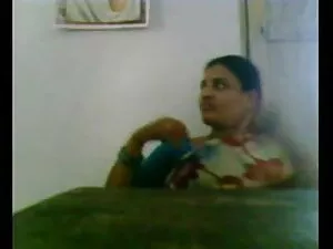 लेस्बियन स्लम पार्टी ...