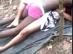 एले डॉर्ट जंगल की मू ...