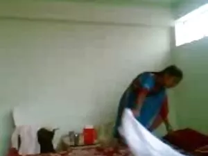 प्यारा किशोर उसकी बि ...