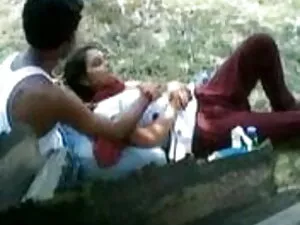 भव्य युवा सेक्सी मूव ...