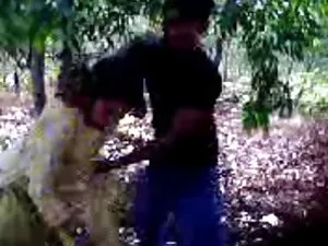 एक मुर्गा के साथ आग  ...