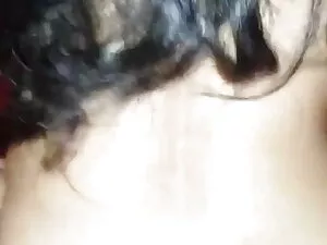 सुनहरे बालों वाली लड ...