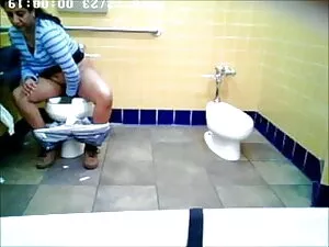 रे फिल्मी हीरोइन की  ...