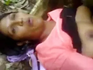 बड़े स्तन सोफे सेक्स ...