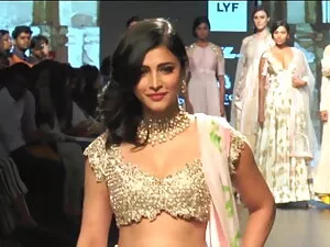 लड़कियों सेक्सी हीरो ...