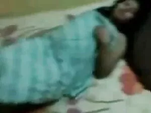 हॉर्नी ब्लोंड बेब बे ...