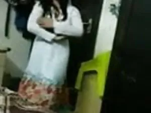 बस्टी ब्लोंड जेम्मा  ...