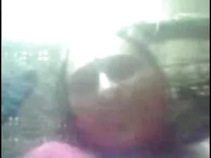 गृह शिक्षक सोफे पर ए ...