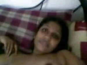 टीना आर्मस्ट्रांग -  ...