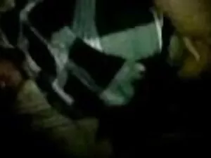 खूबसूरत एशियाई लड़की ...