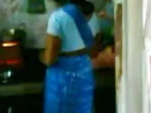 लेस्बियन MILFs Tribb ...