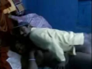 छिपे हुए कैमरे पर फि ...