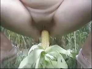 हैंडसम गोरा जंगल की  ...