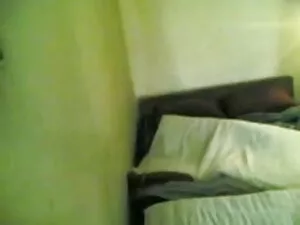 लघु बालों वाली रानी  ...