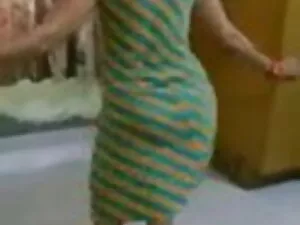 गर्म चूजों ने बॉट कै ...