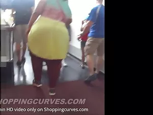 अस्वाभाविक सनी लियोन ...